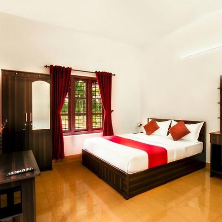 Three Roots Holiday Home Resort Султан-Батері Екстер'єр фото