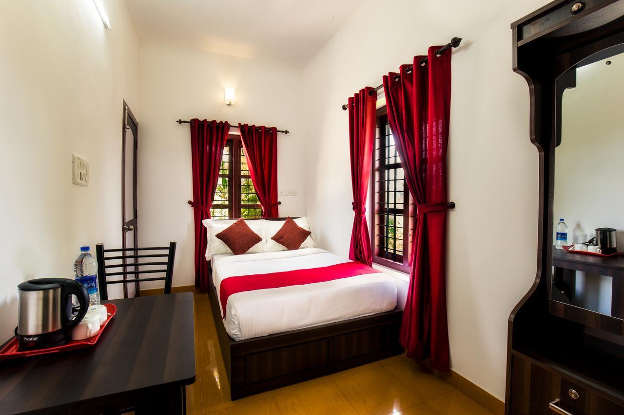 Three Roots Holiday Home Resort Султан-Батері Екстер'єр фото